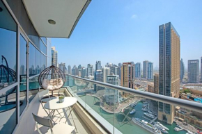 Warm and Airy 1-Bedroom Apartment with exceptional views in Dubai Marina